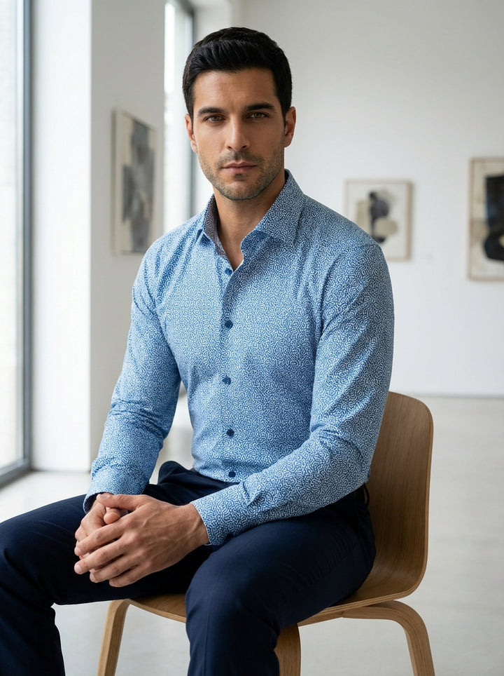 This premium Masutto button-down shirt features a captivating blue and white intricate maze-like geometric pattern. Crafted with a tailored fit, it includes a sophisticated spread collar, elegant dark blue buttons, and refined barrel cuffs, offering a mod